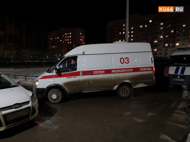 Трагедия на похоронах в селе Рыбниковское Каменского района: пожилой мужчина приехал проститься с бывшей женой и скоропостижно скончался... Трагедия на похоронах в селе Рыбниковское Каменского района: пожилой мужчина приехал проститься с бывшей женой и скоропостижно скончался...