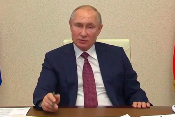 Путин поручил начать массовую вакцинацию россиян от коронавируса