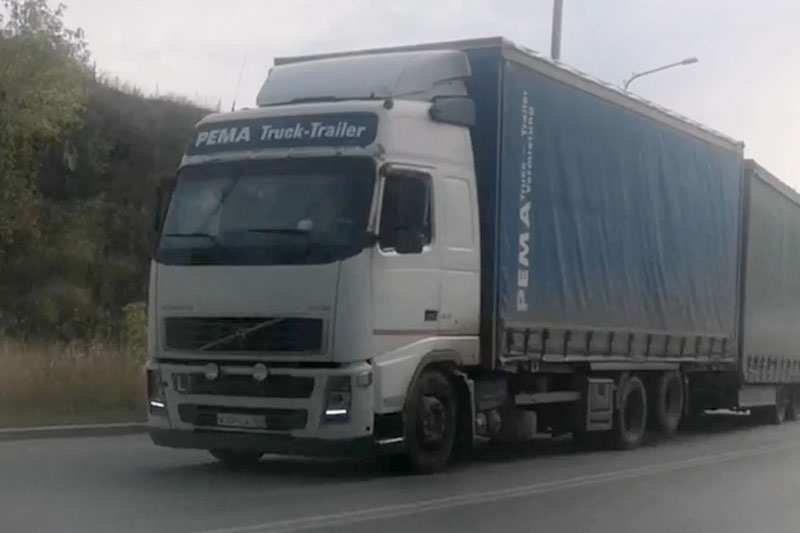 Накануне в Каменске-Уральском фура протаранила иномарку