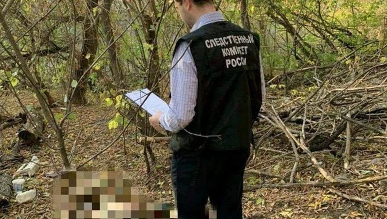 Парень убил знакомую прыжком на ее шею из-за того, что та плохо влияла на его девушку