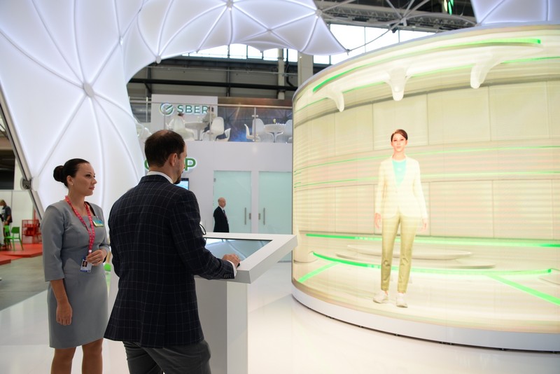 «КиберЕкатерина»: О технологиях Сбера посетителям «Иннопрома» рассказал цифровой аватар | Сбер представил на «Иннопроме» цифрового консультанта Екатерину 