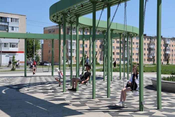 Неудачный туалет, вандалы и трава: власти Каменска-Уральского обсудили проблемы Байновского сада | Проблемы Байновского сада обсудили власти Каменска-Уральского