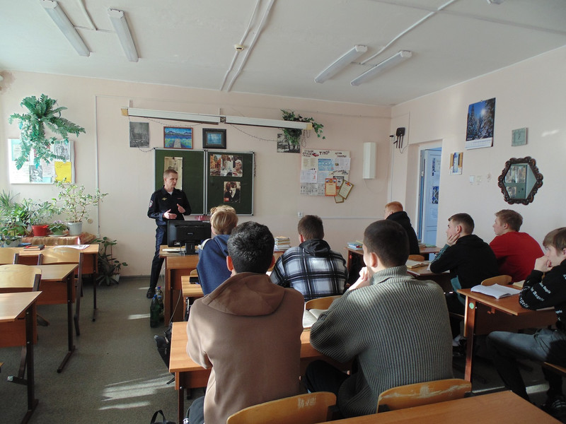 Студентам Каменск-Уральского агропромышленного техникума рассказали о профилактике мошенничества