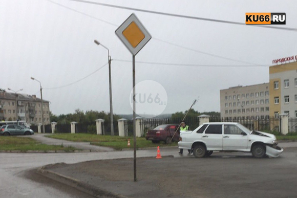 Утром началось с аварии: в Каменске-Уральском пенсионер на Нексии не пропустил водителя отечественной легковушки, хотя был обязан Утром началось с аварии: в Каменске-Уральском пенсионер на Нексии не пропустил водителя отечественной легковушки, хотя был обязан