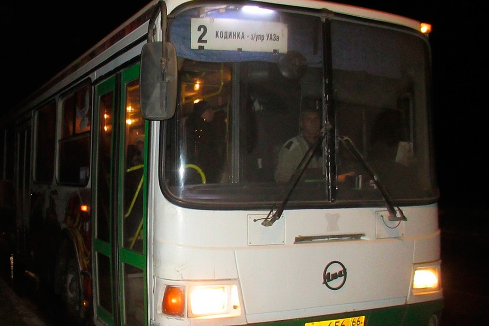 Вице-мэр Гераскин поручил проверить, как вечером ходят автобусы в Каменске. В итоге оказалось, что все в порядке! «За полчаса три пятерки»