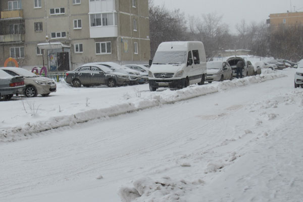 Каменские чиновники рассказали, какие работы обязаны выполнять коммунальщики в холода, и уточнили: частота уборки не регламентирована