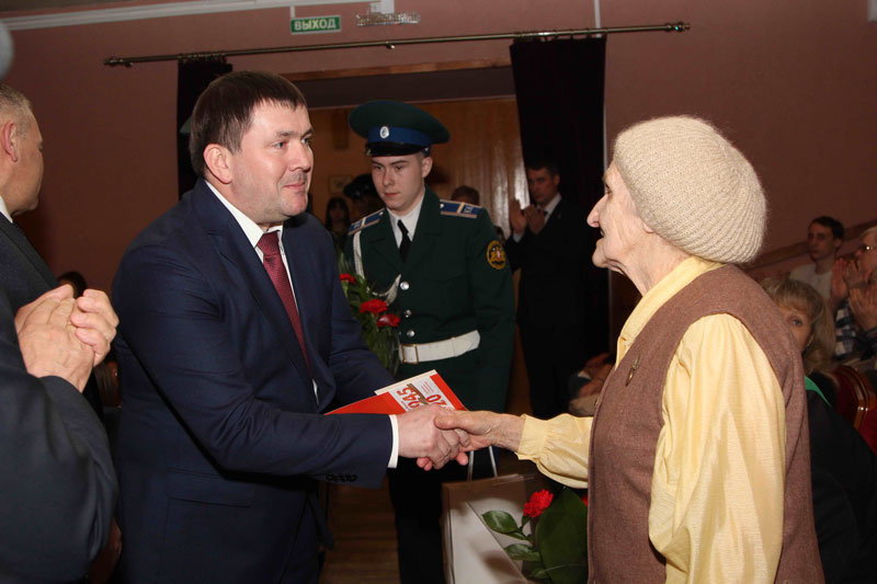 К Дню Победы. Книги, памятник героям и фильм «Трудовые династии» появятся в Каменске-Уральском к самой главной дате 2020 года