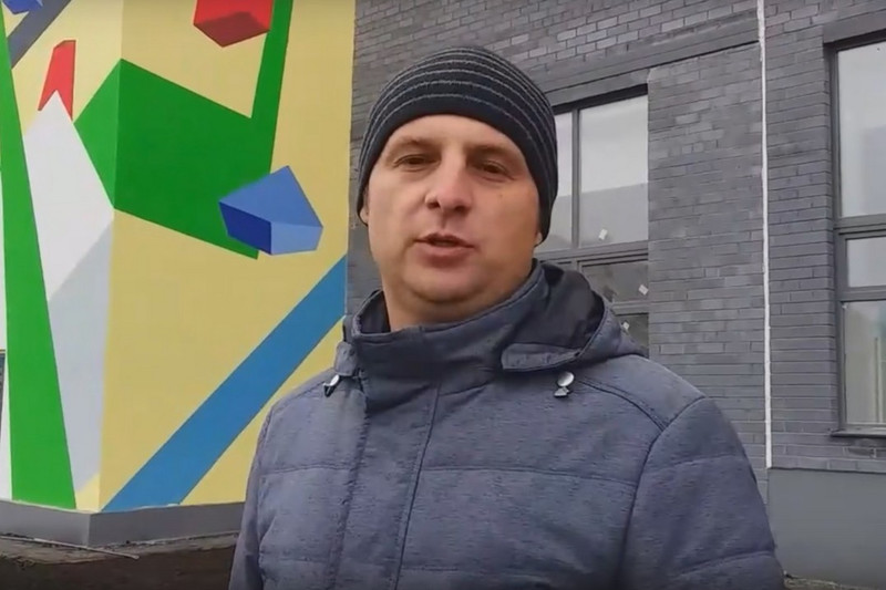 Рабочие признали, что несколько стен строящейся в мкрн Южный Каменска-Уральского школы и впрямь были в плохом состоянии. Говорят, переделали