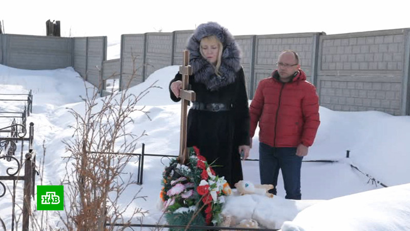 Врачи не пустили родителей в реанимацию к умирающему из-за неверного диагноза ребенку