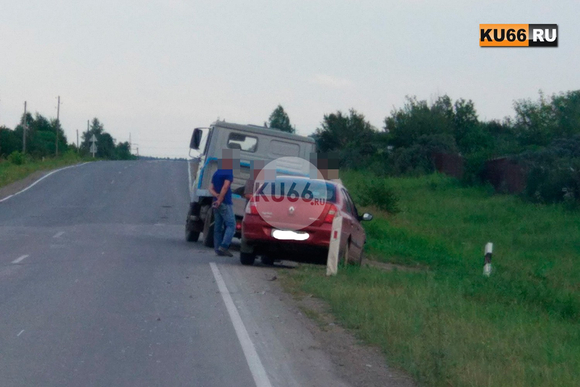 «Около пятидесяти человек остановились помочь»: авария на трассе под Каменском-Уральским — «Рено» столкнулось с отечественной легковушкой «Около пятидесяти человек остановились помочь»: авария на трассе под Каменском-Уральским — «Рено» столкнулось с отечественной легковушкой