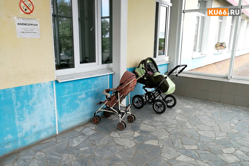 Лишь бы украсть? Судимый и безработный унес раму от детской коляски из подъезда дома по пр. Победы в Каменске-Уральском. Ждет суда