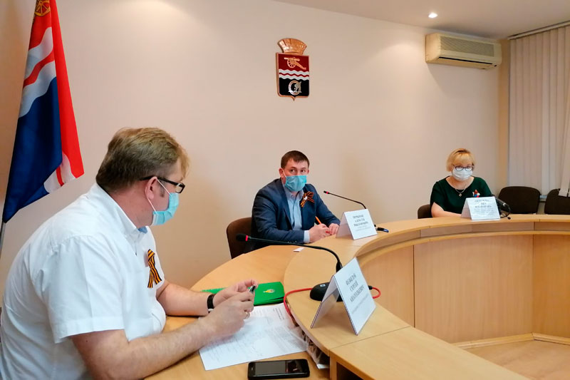 В Каменске-Уральском теперь официально числится 14 заболевших коронавирусом, еще трое - в Каменском районе. Исследований все больше..