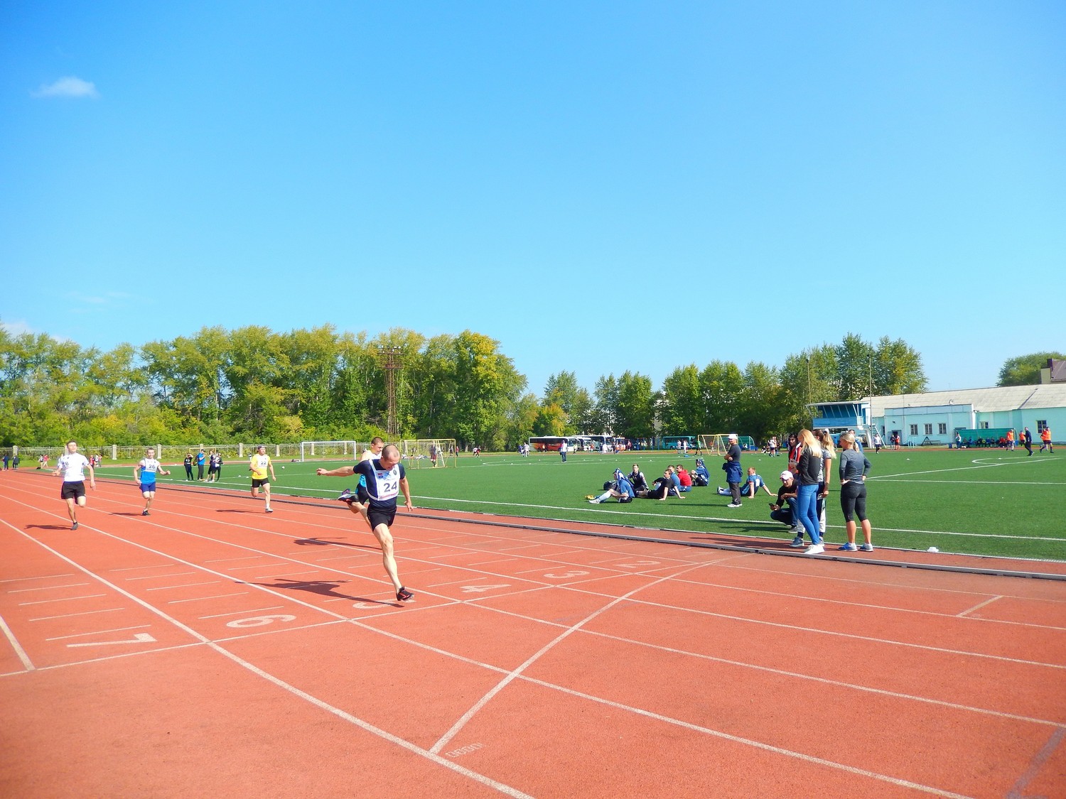 Начали легкоатлеты, продолжили футболисты — как сотрудники СинТЗ стали триумфаторами олимпиады горно-металлургического профсоюза