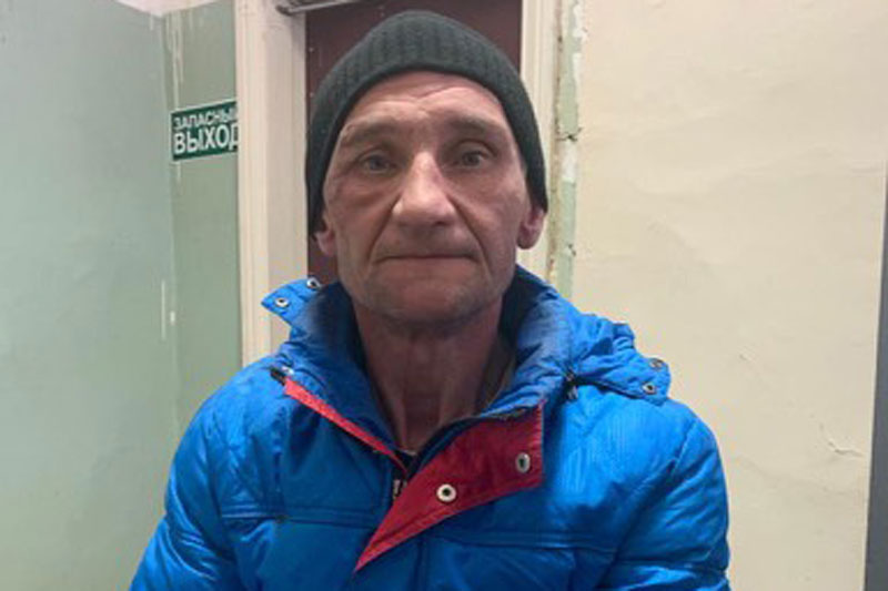 Невысокий, худощавый, есть татуировки. Полицейские ищут мужчину, который совершил несколько преступлений в Каменске-Уральском