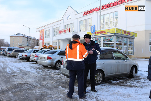 Дорожные полицейские Каменска-Уральского занялись водителями, которые паркуются на местах для инвалидов