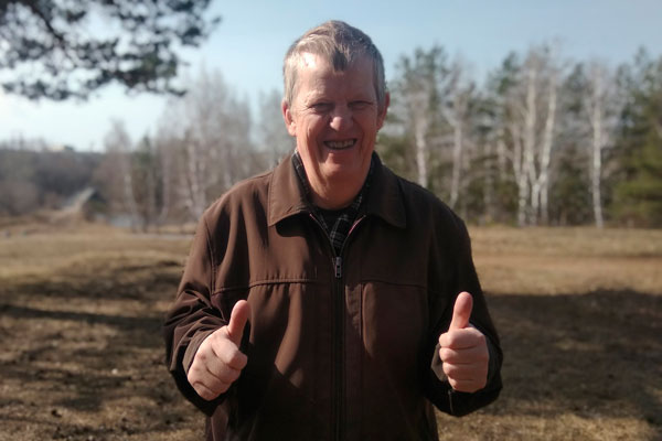 Общественник Андрей Тумашов ждет очереди в суде Каменска-Уральского, куда его доставили из полиции. За призывы на митинг ему грозит 10 суток