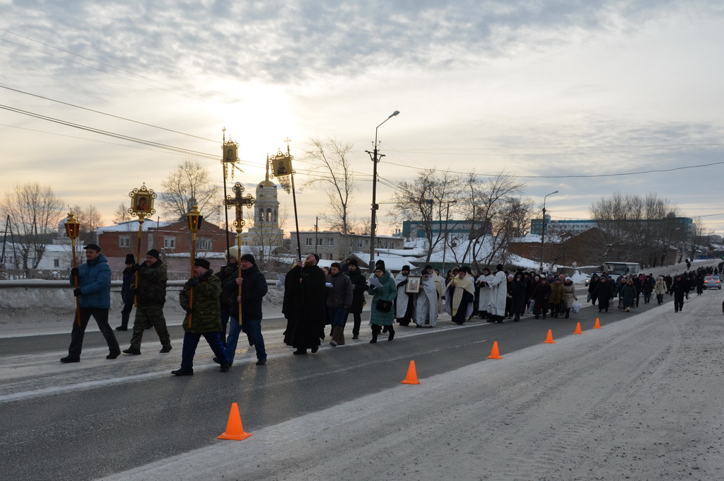 Водителям на заметку: в субботу, во время крестного хода, в Каменске-Уральском перекроют движение по трем улицам. Выбирайте пути объезда!