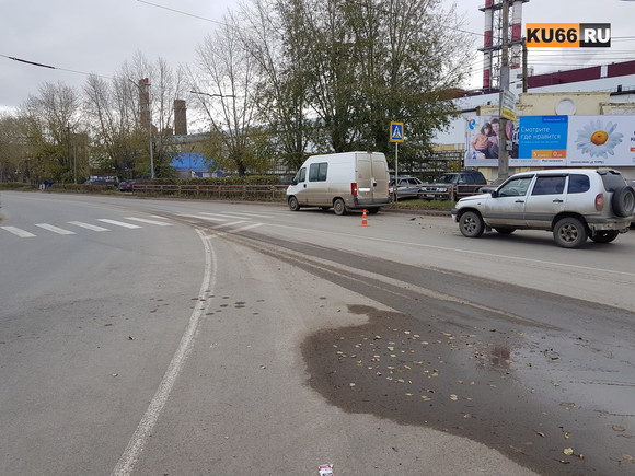 Водитель Chevrolet Niva не выдержал дистанцию и протаранил Fiat Ducato в Каменске-Уральском. Пострадал 67-летний пенсионер. ФОТО Водитель Chevrolet Niva не выдержал дистанцию и протаранил Fiat Ducato в Каменске-Уральском. Пострадал 67-летний пенсионер. ФОТО