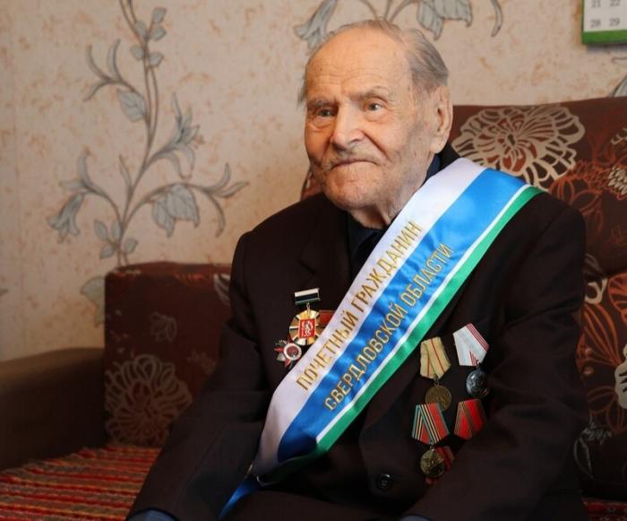 Ветеран ВОВ Дмитрий Дементьев стал почетным гражданином Каменска-Уральского и Свердловской области | Фронтовик из Каменска-Уральского стал почетным гражданином Свердловской области