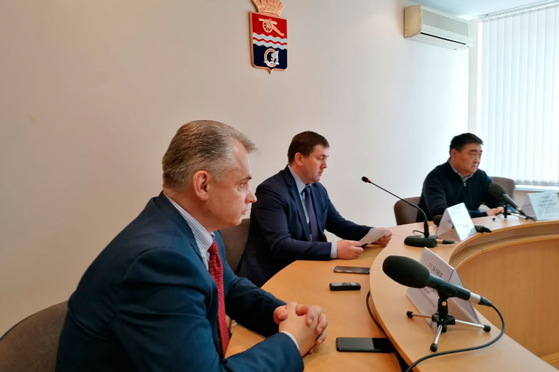 Мэр и глава полиции Каменска-Уральского ответят на ваши вопросы о домашней изоляции и обо всем, что вам нужно знать о карантикулах