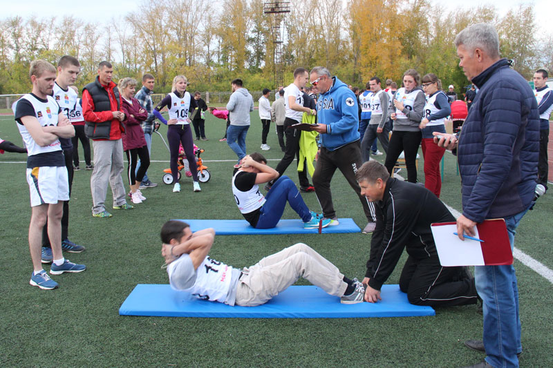 За верность физкульт-традициям: летний фестиваль «Готов к труду и обороне» для рабочих УАЗа прошел в Каменске. Бегали, отжимались... За верность физкульт-традициям: летний фестиваль «Готов к труду и обороне» для рабочих УАЗа прошел в Каменске. Бегали, отжимались...