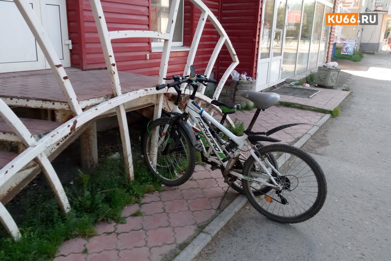 Велосипеды вновь начали угонять в Каменске — злоумышленники ждут, когда хозяин отвлечется, а потом идут на преступление, и крутят педали