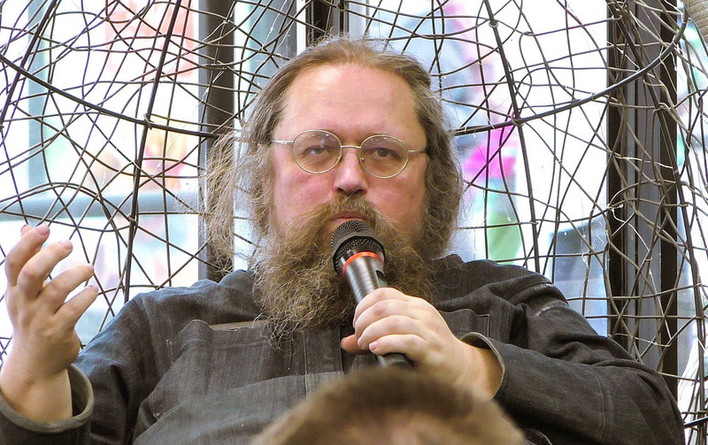 Диакон Кураев назвал «альфа-самцом» священника, призвавшего «бить по морде» за мат