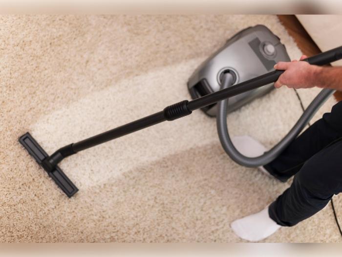 Пылесос включил — штраф получил! Вечерняя уборка может стать нарушением закона | Вечерняя уборка может обернуться штрафом: в России напомнили о едином законе о тишине