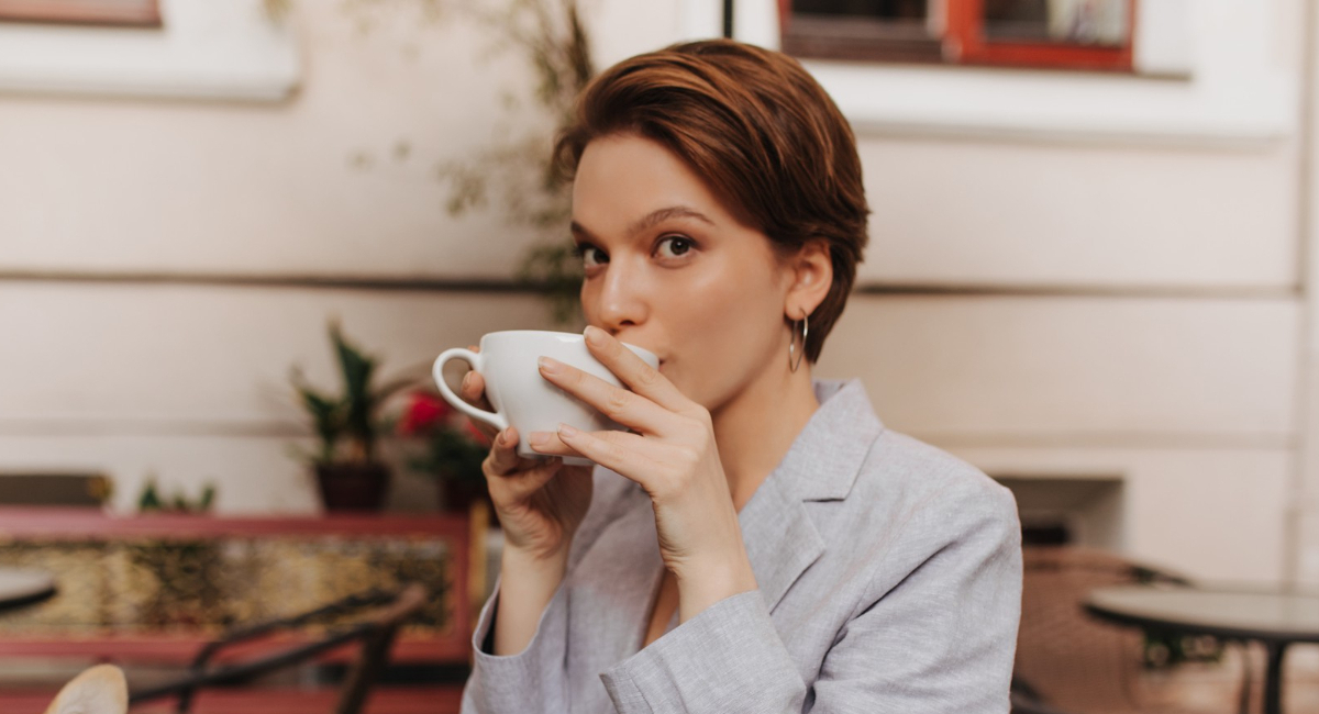 Пить кофе по утрам больше не модно: чем заменяют классический ритуал в 2026 году