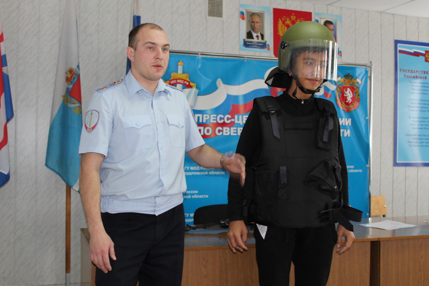 Стражи порядка в Каменске-Уральском рассказали школьникам о профессии полицейского