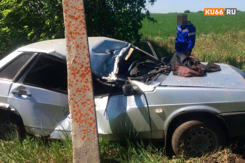 На трассе под Каменском-Уральским водитель на автомобиле с курганскими номерами вылетел в кювет и получил многочисленные травмы