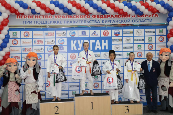 «Настоящий боец!» На Всероссийских соревнованиях по дзюдо в Кургане девочка из Каменска в мощной борьбе стала третьей