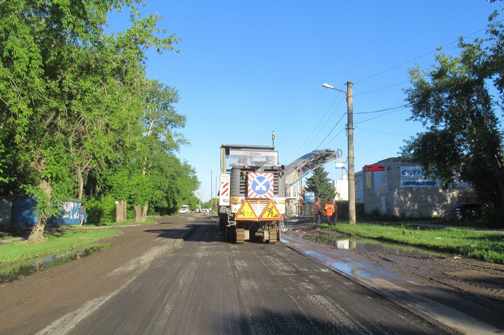 Все дороги, которые должны быть отремонтированы нынче в Каменске-Уральском, уже в работе: трубы перекладывают, асфальт обновляют...