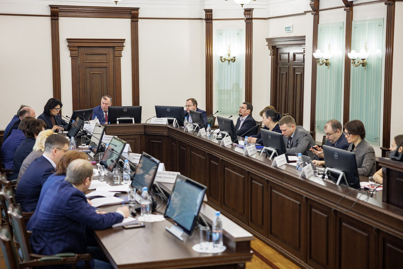 «Работает чуть ли не круглые сутки»: мэрия Екатеринбурга попыталась оправдать повышение зарплаты Орлову