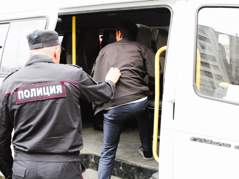 Массовые проверки мигрантов в Каменске-Уральском: чем закончилась операция полиции | Операция «Нелегальный мигрант» в Каменске-Уральском: полиция подвела итоги