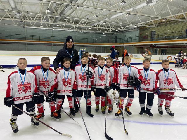 Лучшим нападающим турнира Клуба «Золотая шайба» стал юный хоккеист из Каменска-Уральского, а команда «Уралец» - вторая в сезоне!