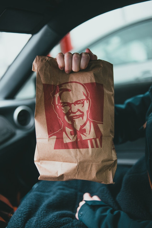 Владелец KFC приостанавливает работу своих ресторанов в России