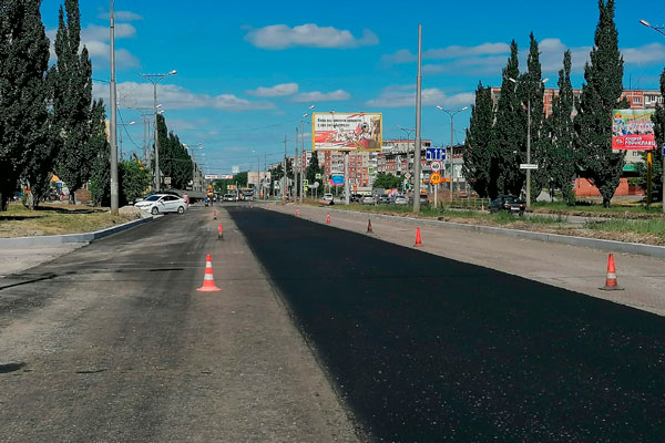 «Работают быстро, четко, без потерь времени и простоя спецтехники» В УГХ оценили ход ремонтов дорог. На Суворова первый слой почти готов!