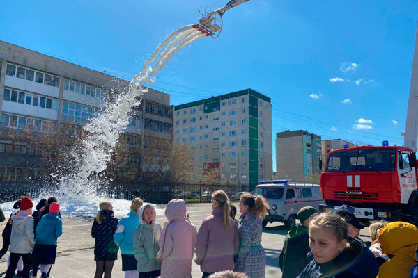 На территории пожарной части в Каменске-Уральском прошел праздник для детей