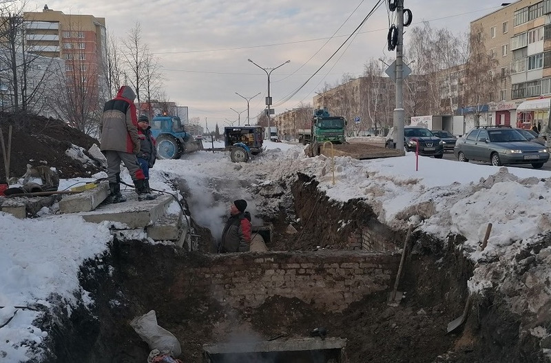 Ремонт коллектора, из-за аварии на котором десятки домов в Каменске остались без тепла, почти завершен. После 18.00 щупайте батареи! Ремонт коллектора, из-за аварии на котором десятки домов в Каменске остались без тепла, почти завершен. После 18.00 щупайте батареи!