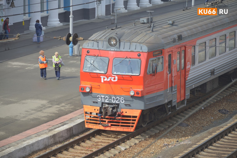 Двое парней ехали на поезде из Каменска-Уральского в пьяном угаре — на вокзале в Екатеринбурге их «приняли» и составили «административки»