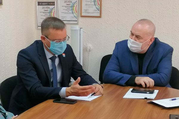 В ходе визита в Каменск-Уральский глава Минздрава обсуждал работу скорой на аутсорсинге, ковидный госпиталь и помощь пациентам-сердечникам