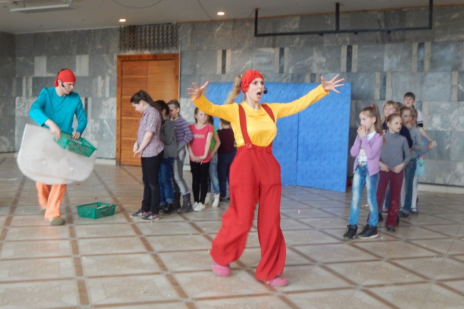 Миниатюра культработников из Каменска-Уральского поразила сценариста «Уральских пельменей». Кубок и диплом команде вручили без вопросов...