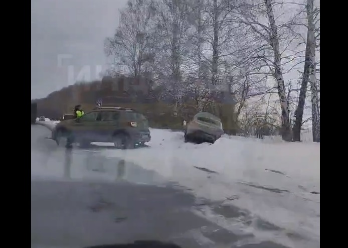 Под Каменском-Уральским несколько машин угодили в ДТП