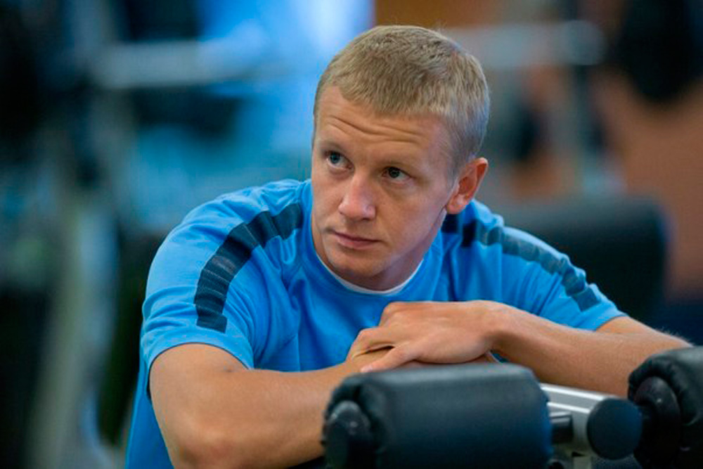 Сборная России уступила австрийцам, даже не ударив по воротам. Уроженец Каменска Игорь Смольников играл активно, но положения не спас...