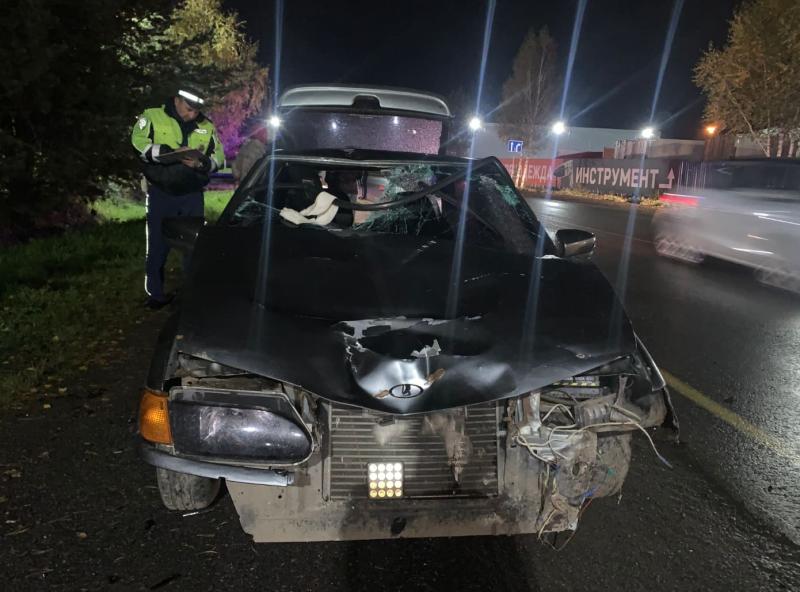 «Появился из ниоткуда»: студент без прав на тонированной машине сбил насмерть пешехода под Екатеринбургом  | Под Екатеринбургом студент без прав сбил насмерть пешехода