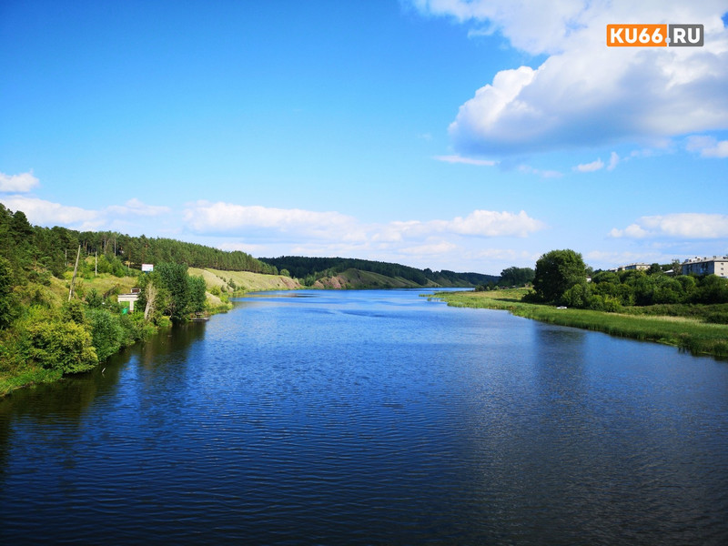 Спасатели и чиновники пришли на пляжи в Каменске-Уральском, чтобы предупредить отдыхающих, что купаться запрещено