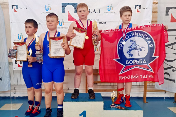 В спортивном комплексе «Факел» прошли состязания по греко-римской борьбе памяти знаменитого уазовца Николая Голдена