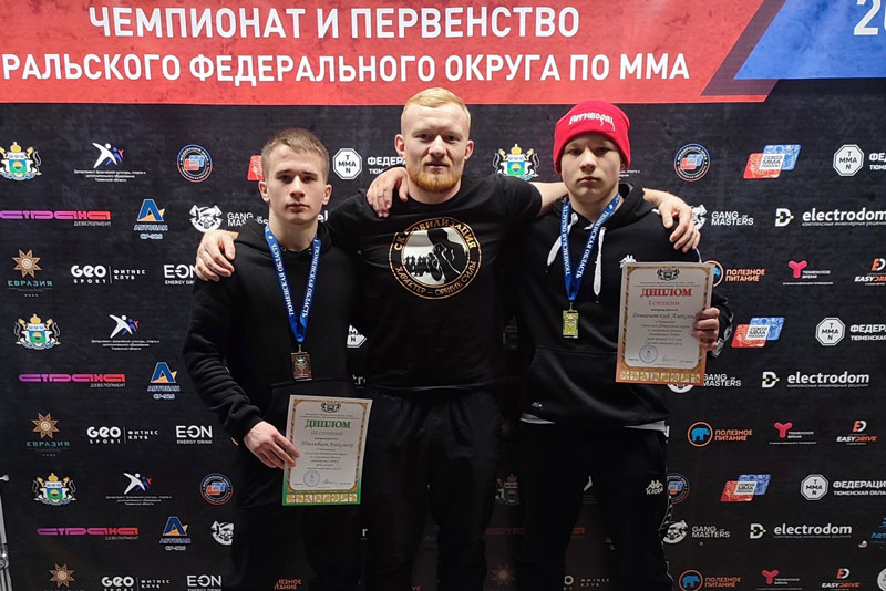 Спортсмен из Каменска-Уральского стал чемпионом округа по ММА