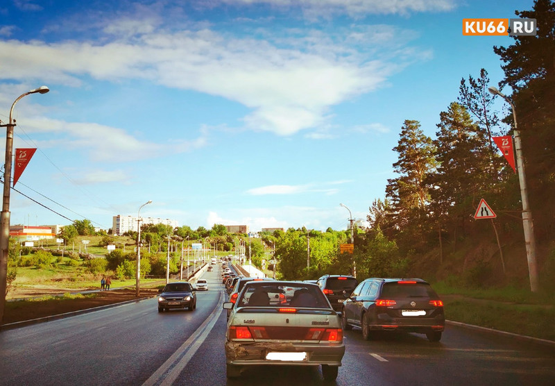 Знаки на Байновском мосту в Каменске привели в соответствие. Разбираемся, кто прав и виноват в недавнем ДТП с кроссовером и грузовиком